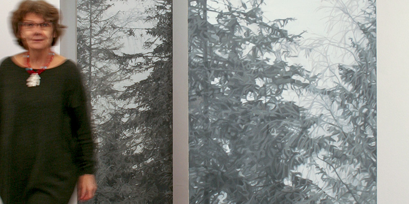 Galleri Mariann Ahnlund, målningar av granhalvor.